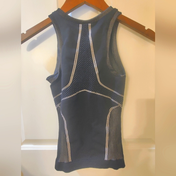 Carbon 38 Workout Tank XS - Picture 9 of 10